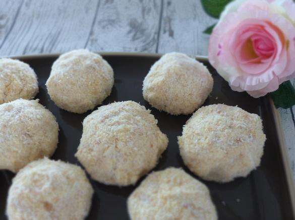 Schneebälle (Winter) / Pina Colada Bälle (Sommer)