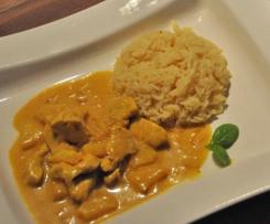 Hähnchen Curry mit Ananas Banane und Reis