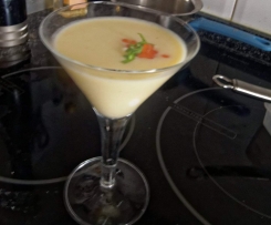 Limetten-Vichyssoise mit Lachskaviar                 (Kalte Lauchsuppe)