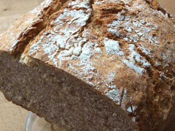Knusperbrot mit Dinkel aus dem Römertopf