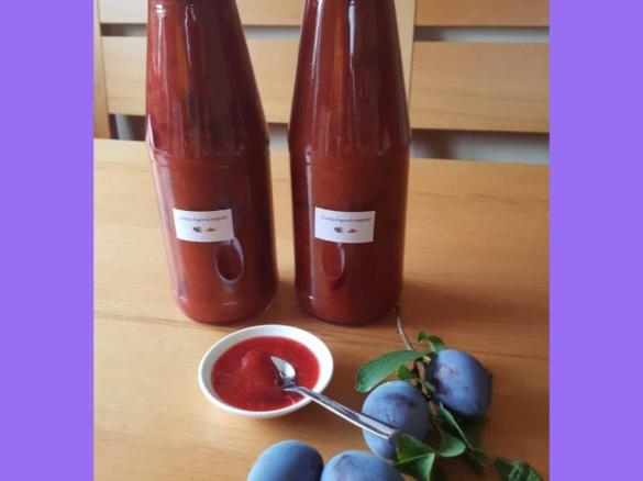 Zwetschgenkompott im Glas