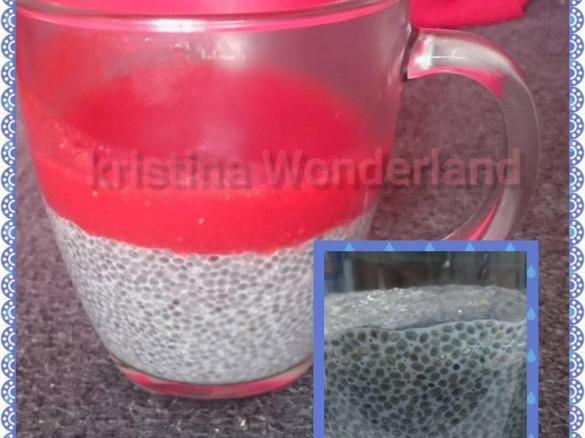 Chiapudding mit Erdbeerpüree