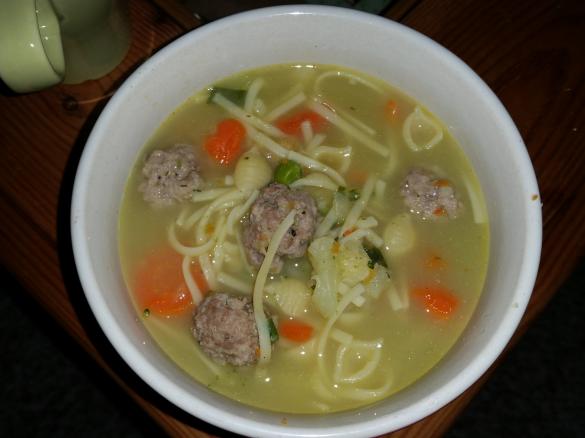 Variation Schnelle Nudelsuppe mit Hackbällchen