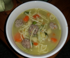 Variation Schnelle Nudelsuppe mit Hackbällchen