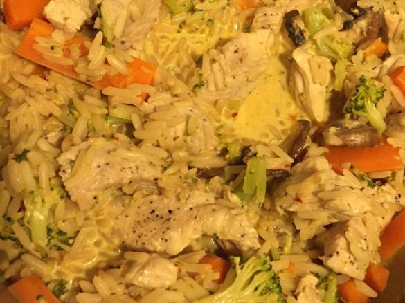 Putencurry mit Reis und Gemüse