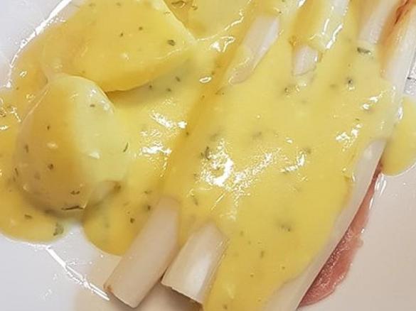 Variation Spargel mit Kartoffeln und leichter Hollandaise