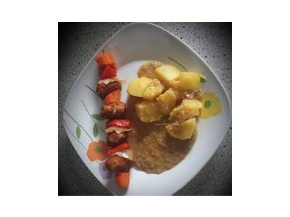 Möhren-Paprika -Bratwurst-Spieße