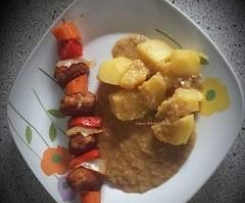 Möhren-Paprika -Bratwurst-Spieße