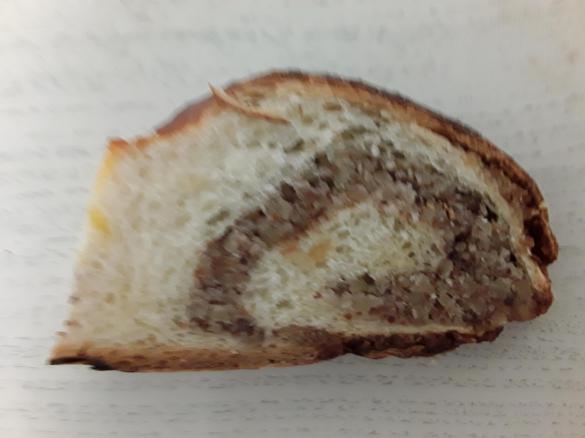 Variation Hefezopf mit Mandelfüllung