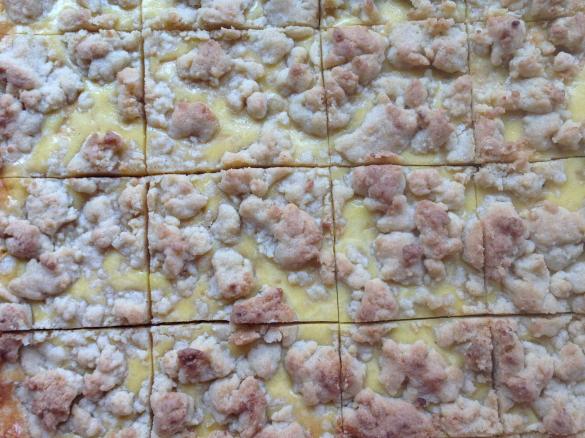 Apfel-Schmand unter Marzipanstreuseln