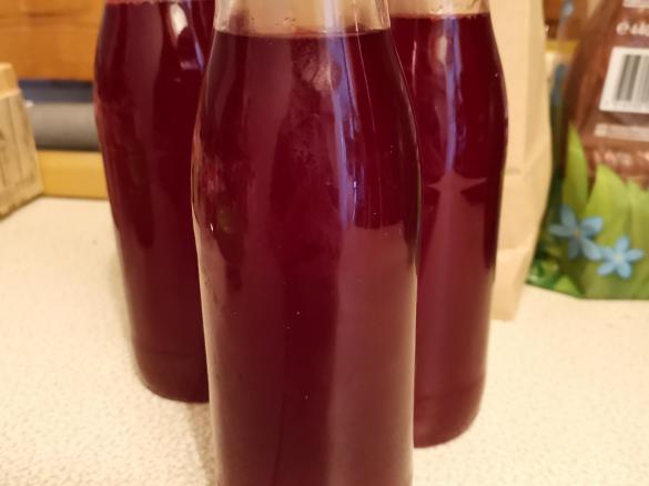 Johannisbeerlikör aus Saft