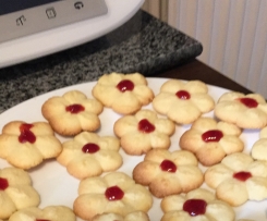 Weihnachtskekse aus der Gebäckpresse