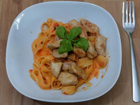 Scharfe Paprika-Sahne-Sauce