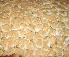 Baiserschnitten mit Rhabarber