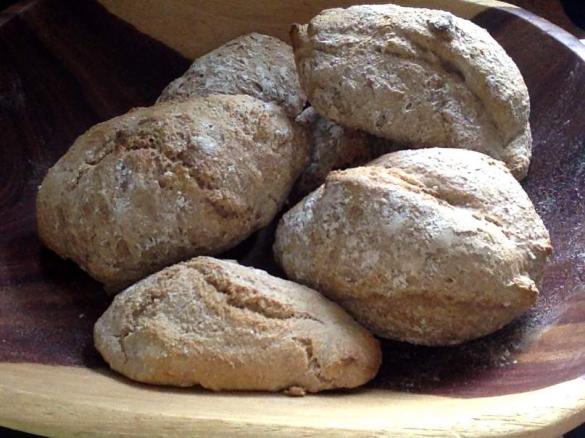 Dinkel-Vollkorn-Brötchen (Variation von Knusper Weckle)