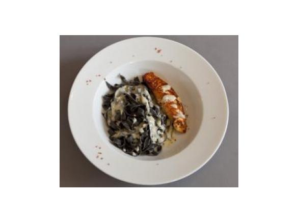 Sepianudeln mit Lachs und Weißwein-Sahne-Sauce