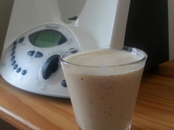 tropischer Sommmer Smoothie