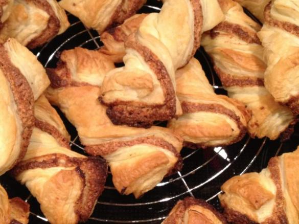 Blätterteig-Mandel-Stangen