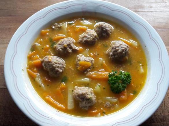 Möhren-Kartoffel-Eintopf mit Hackbällchen