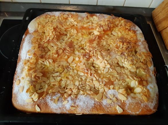 Butterkuchen mit Mandeln