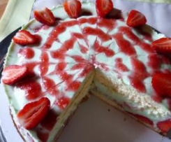 Erdbeertorte mit Waldmeister