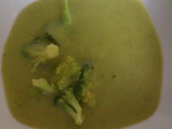 Variation von Brokkoli-Rahmsuppe 