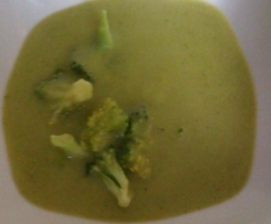 Variation von Brokkoli-Rahmsuppe 