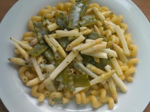 Spargel-Zuckererbsen-Sauce