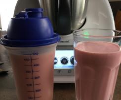 Mandel Buttermilch mit Erdbeeren (Low Carb Frühstück)