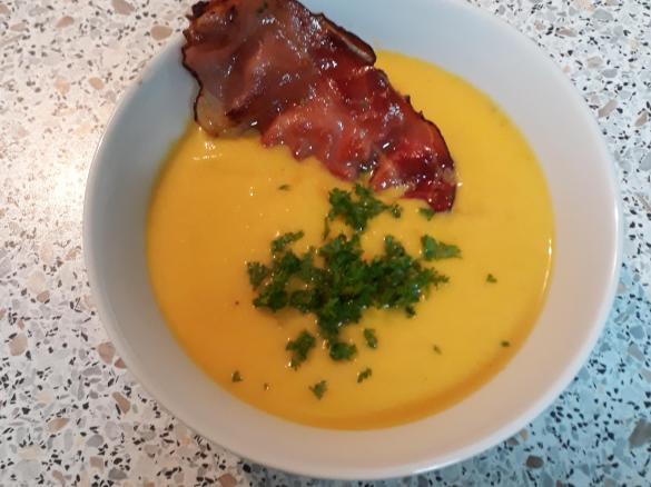 Variation Möhren-Blumenkohl-Suppe