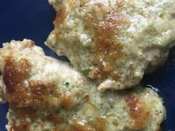 Überbackene Hähnchenbrust mit Walnuss-Käse-Kruste