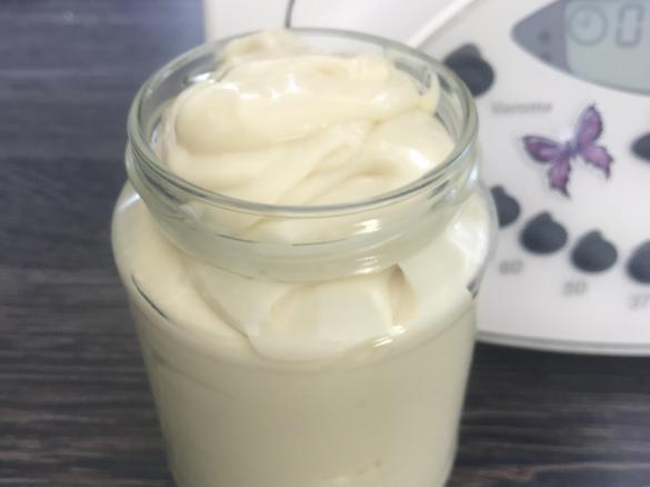 Weißer Schokoaufstrich, weiße Nutella mit Frischkäse