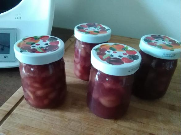 Rotwein-Rum-Pfirsiche