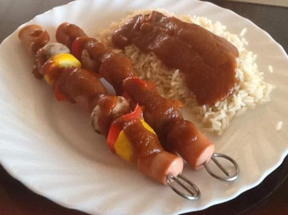 Gemüse-Wurstspieße mit Reis 