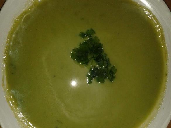 Brokkolisuppe mit Kartoffeln