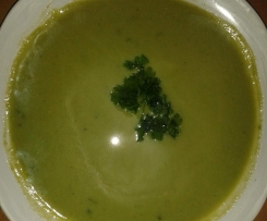 Brokkolisuppe mit Kartoffeln