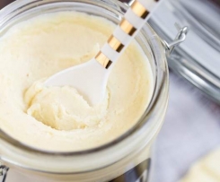 Weißer Kokos-Schoko-Aufstrich