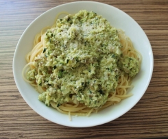 Spaghetti mit Zucchini-Champignons-Soße