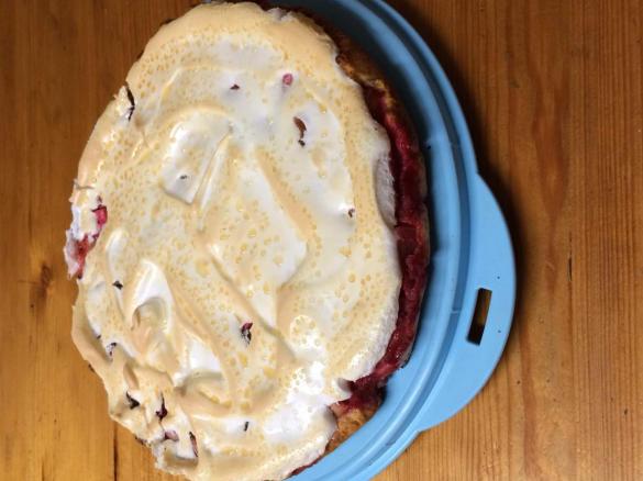  Rhabarber-Himbeer-Kuchen mit Baiserhaube