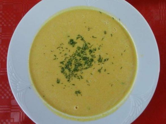 Selleriecreme Suppe mit Blätterteigstangen