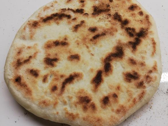 Gefüllte Teigtaschen mit Käse (Chatschipuri)