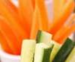 Knackiges Gemüse mit Dip