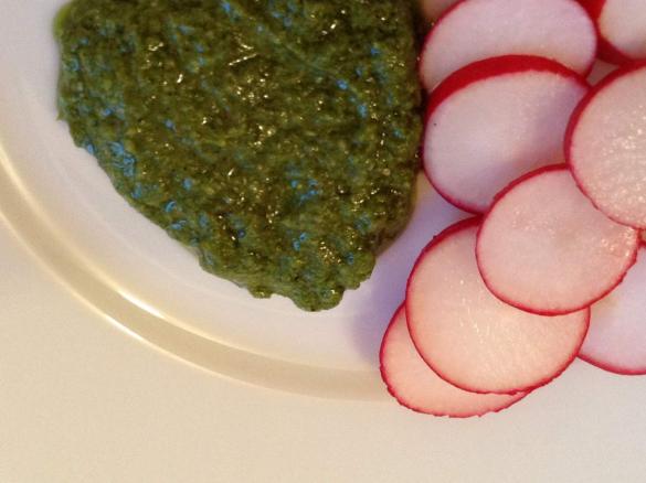 Radieschenblätter-Pesto
