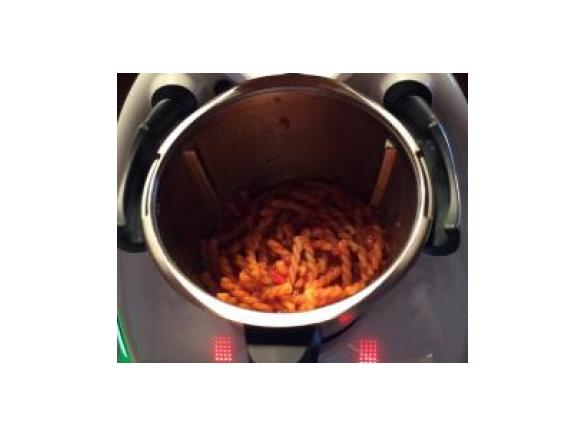 All-in-Nudeln mit Tomatensoße