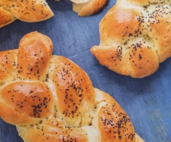 Hefezöpfe, süss, mini und mit Orangenaroma 