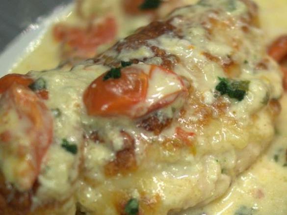 Hähnchen in Mozzarella - Basilikum - Sahnesauce