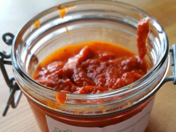 Ajvar mit Honig gesüßt