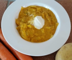 Karottensuppe mit Tortellini