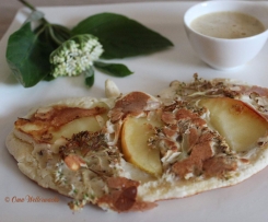 Holunderpfannkuchen mit Vanillesoße