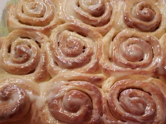 Zimtschnecken mit Creamcheese-Frosting (cinnamon rolls)